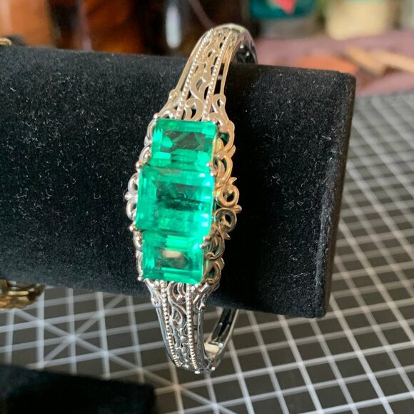 STS Karis Silver Bangle - Picture 2 of 8